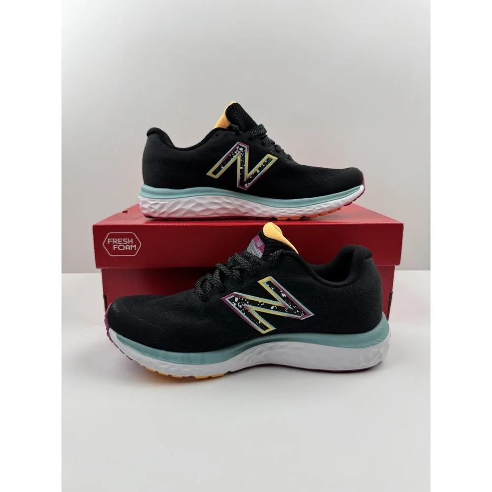 New‎ Balance Running Shoes Women's Size 7.5 Black/White (W680NK7) Lightly Worn